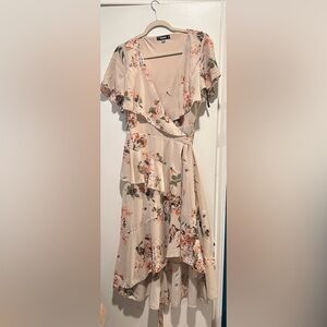 Missguided+ Asymmetrical wrap Floral Dress in Cream and Pink